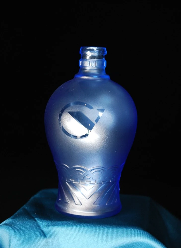 Oil Sand Effect Glass Liquor Bottle